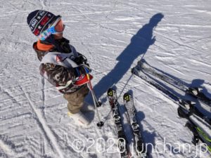 スキーに息子を連れてきた