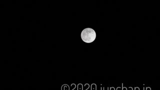 部屋から撮影した満月