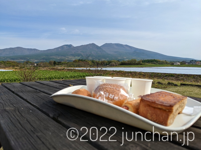 浅間山を眺めながらの朝食