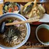 白樺湖「そば処 緑苑」で天ぷらそばを食べる。揚げたてサクサクの天ぷらと、だしの利