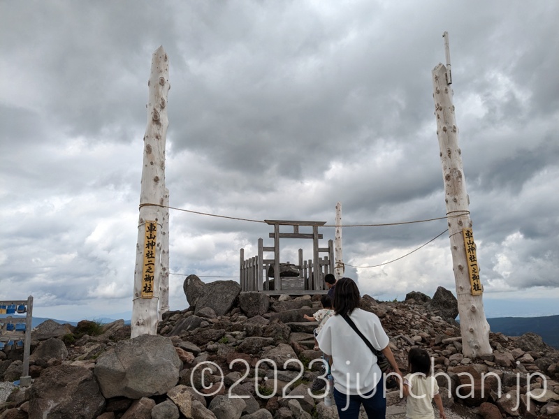 車山神社 4本の御柱
