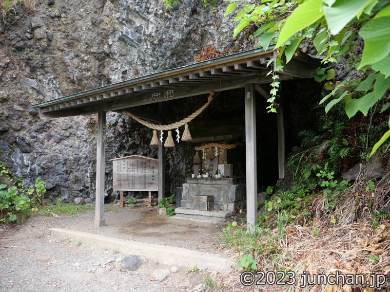 厳島神社 弁天岩 (新潟県糸魚川市)