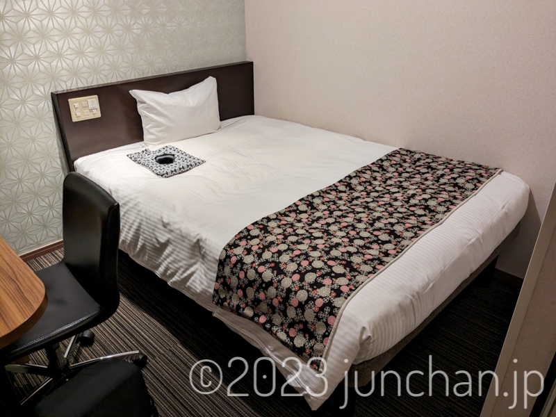 上野東金屋ホテル シングルルーム ベッド