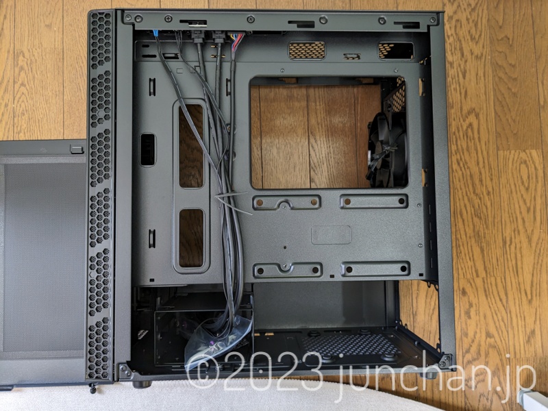Cooler Master MASTERBOX MB400L WITH ODD 左面
