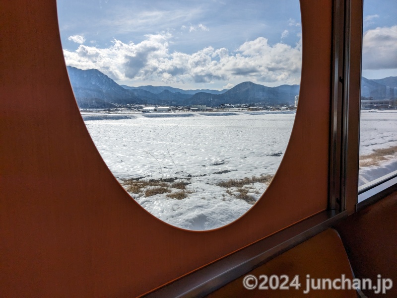 上田電鉄別所線 丸窓から見える雪景色