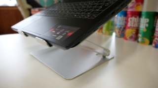 EPN LAPTOP STAND AE6-WH ノートパソコンを乗せてみる