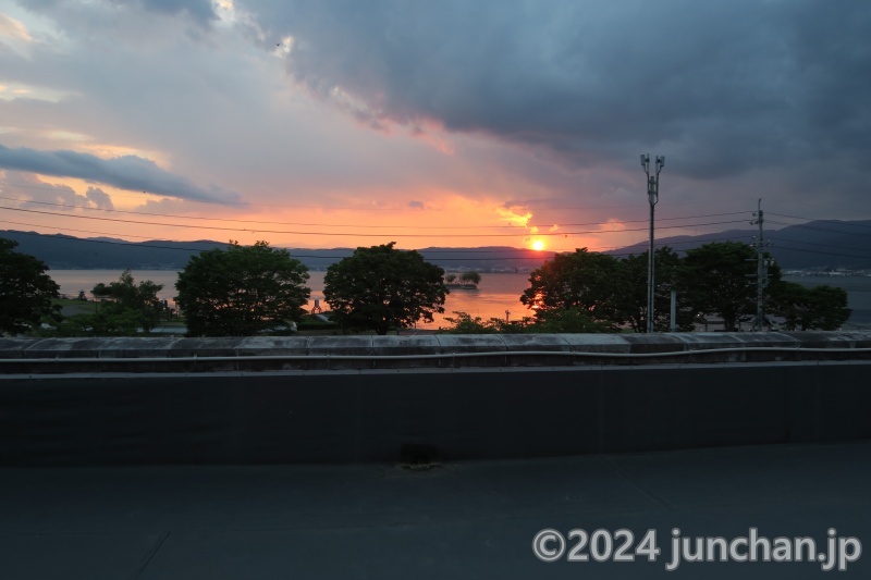 片倉館 バルコニーから諏訪湖と夕日を望む
