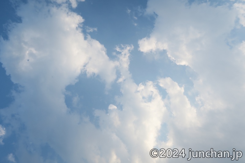 前橋駅北口アクエル前橋屋上 青空と雲が見える