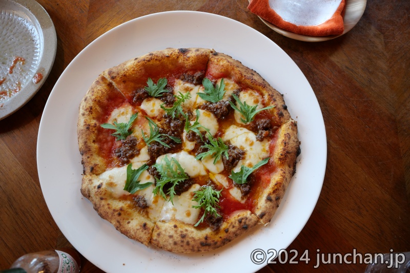 pizzeria TAKIBI 大三島産しし肉のミートソースと今治産わさび菜のpizza