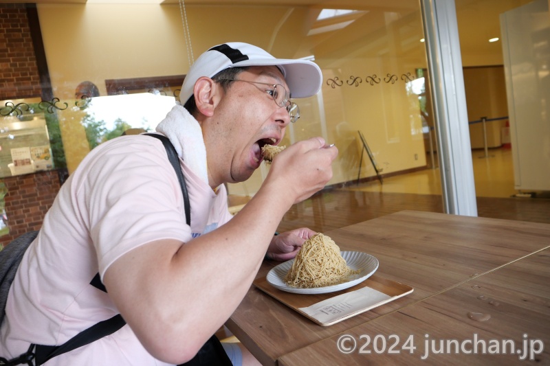 道の駅 こぶちさわ シャトレーゼ 八ヶ岳小淵沢店 しぼりたて生モンブラン 食べる