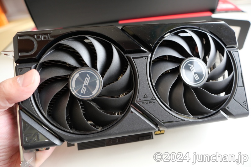 ASUS Dual Radeon™ RX 7600 XT OC Edition 16GB GDDR6 本体