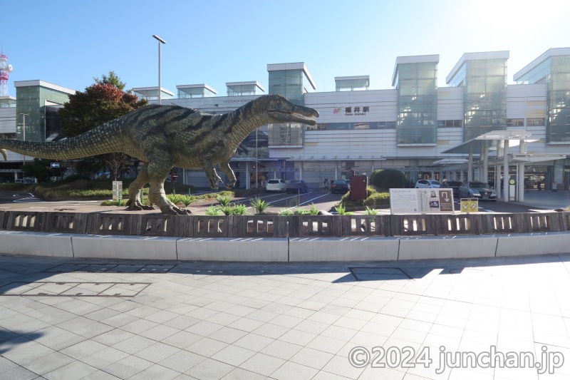 福井駅 西口 恐竜広場