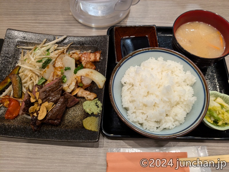 くるふ 福井駅 福井肉食堂 ステーキと牛ホルモン定食