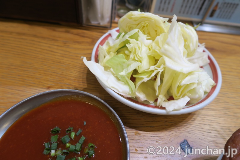 長野ニューゴールデン お通しのキャベツ おかわり自由