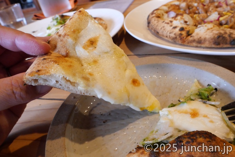 pizzeria TAKIBI クワトロフォルマッジはチーズがたっぷり！