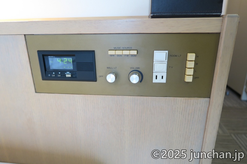 コートホテル新潟 セミダブルルーム ベッドパネル