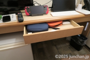 東横INN京都四条大宮 シングルルーム デスク 引き出し
