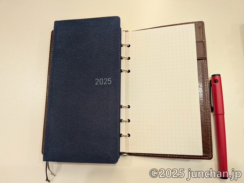 バイブルサイズ と ほぼ日手帳Weeks 似たようなサイズ感