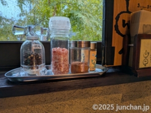 天国の酒とりやたまや 胡椒、塩、山椒、七味