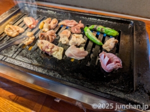 天国の酒とりやたまや コンロで鶏焼肉