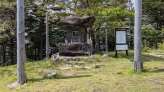 霧ヶ峰 薙鎌神社 石の祠 4つの柱