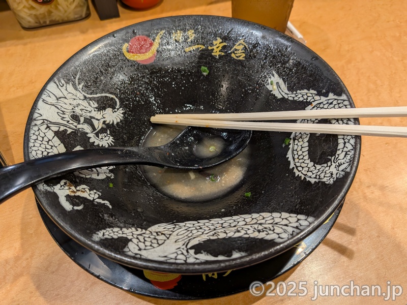 博多一幸舎 博多駅筑紫口店 泡系豚骨ラーメン汁完!