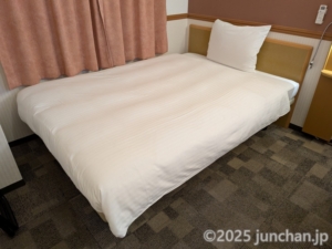東横INN博多駅バスターミナル前 シングルルーム ベッド