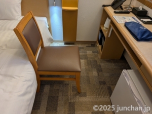 東横INN後楽園文京区役所前 シングルルーム デスクとベッドの間