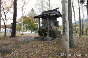 池の平神社 お社と御柱