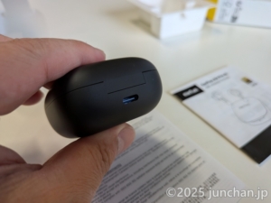 EarFun Air Pro 4i ケースの裏側にUSB Type-C端子