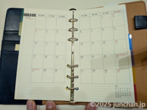 ダイソー システム手帳リフィル 2026 バイブル 月間