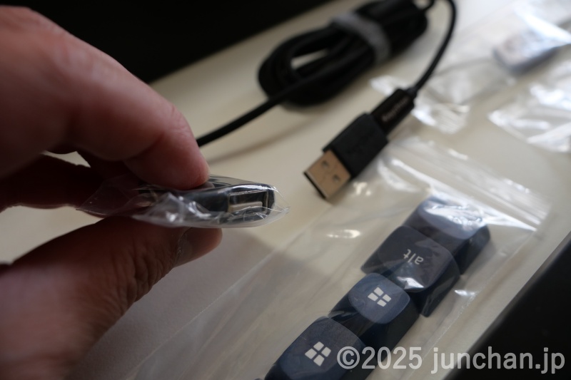 Keychron V3 Max 内容物 USBアダプタ