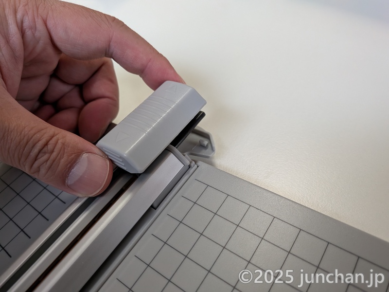 LIHIT LAB. M-40 コンパクトスライドカッター スライダーをレールに取り付ける