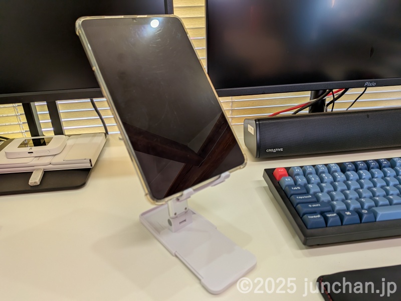 MOTTERU Slide Stand スマホ タブレット スタンド MOT-SPSTD05 8インチタブレットを載せたところ