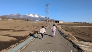 農道を駆ける娘たち