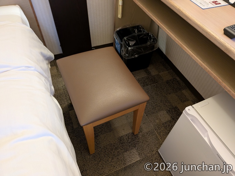 東横INN大塚駅北口1 シングルルーム デスク 椅子